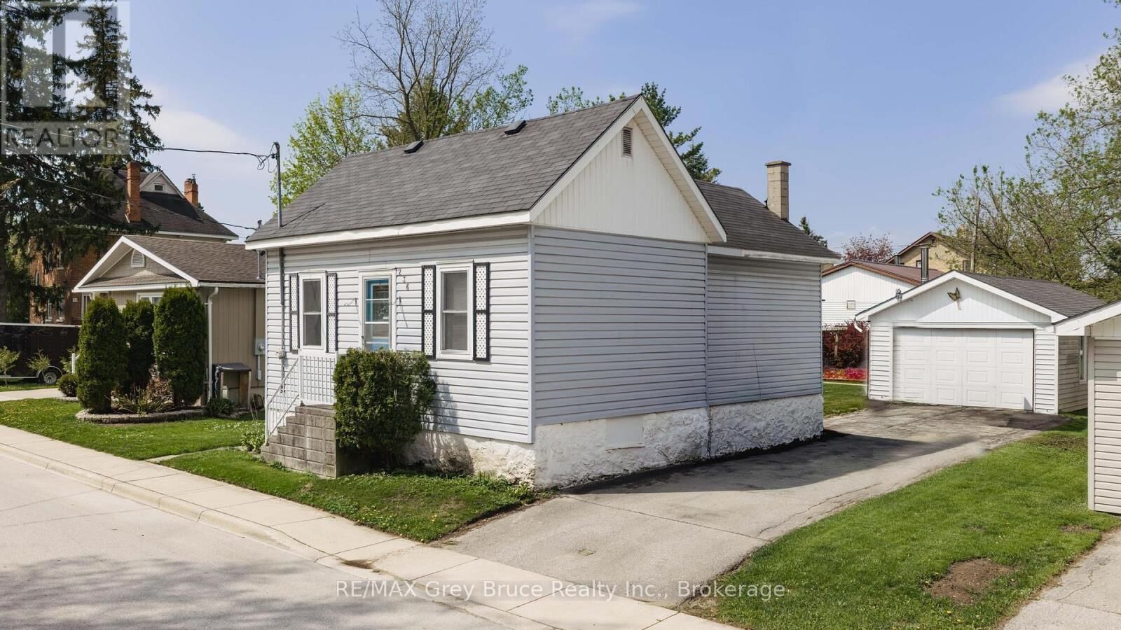 Property Photo:  236 2nd Avenue South  ON N0G 1L0 