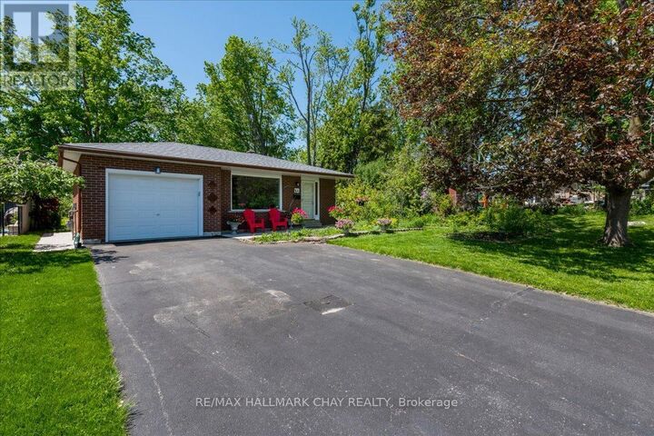 Property Photo: 44 Belcourt Avenue ON L4M 4E4
