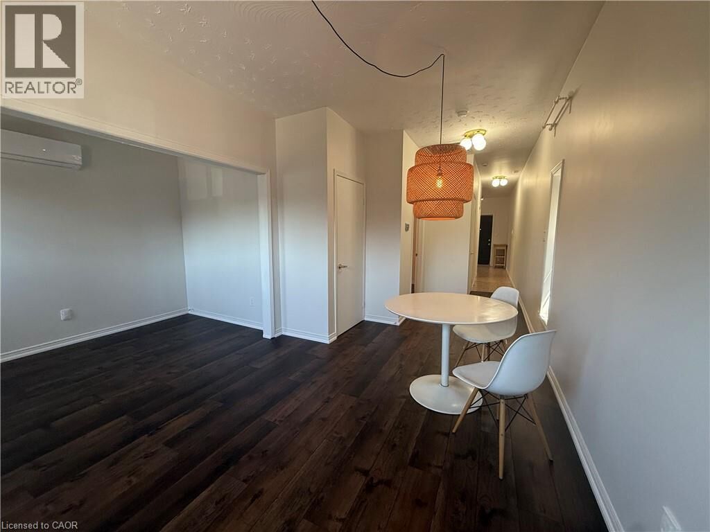 Property Photo:  359 Barton Street East Upper  ON L8L 2X8 