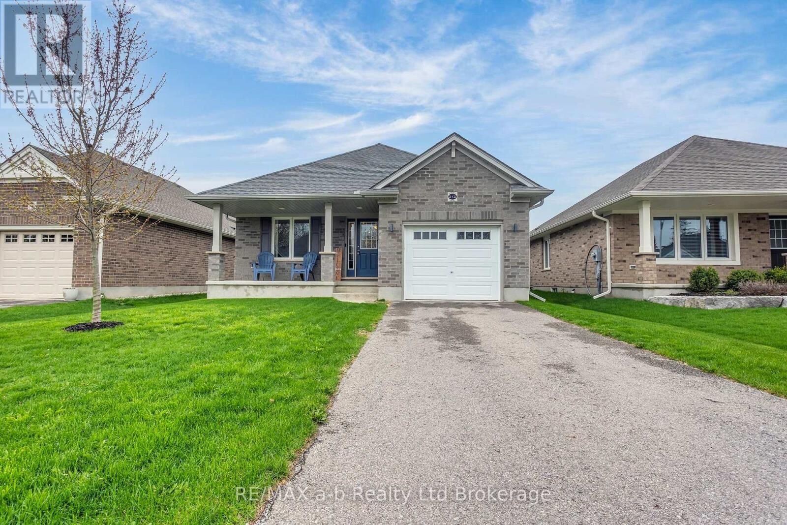 Property Photo:  242 Wilson Avenue  ON N4G 0H4 