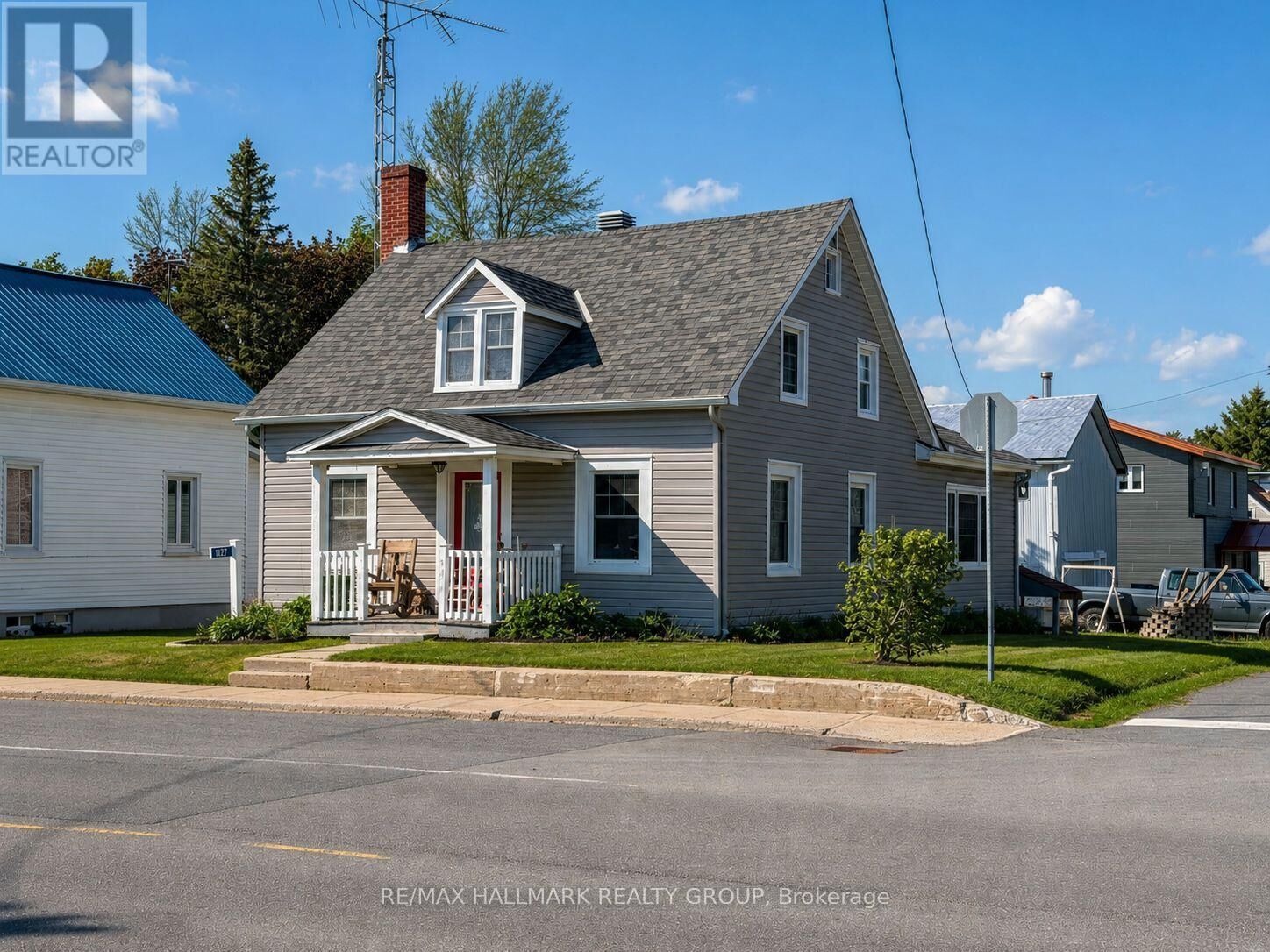 Property Photo: 1127 Labrosse Road East ON K0B 1P0
