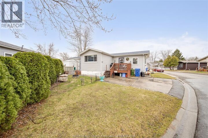 Property Photo:  137 Dana Drive  ON N8K 2A3 