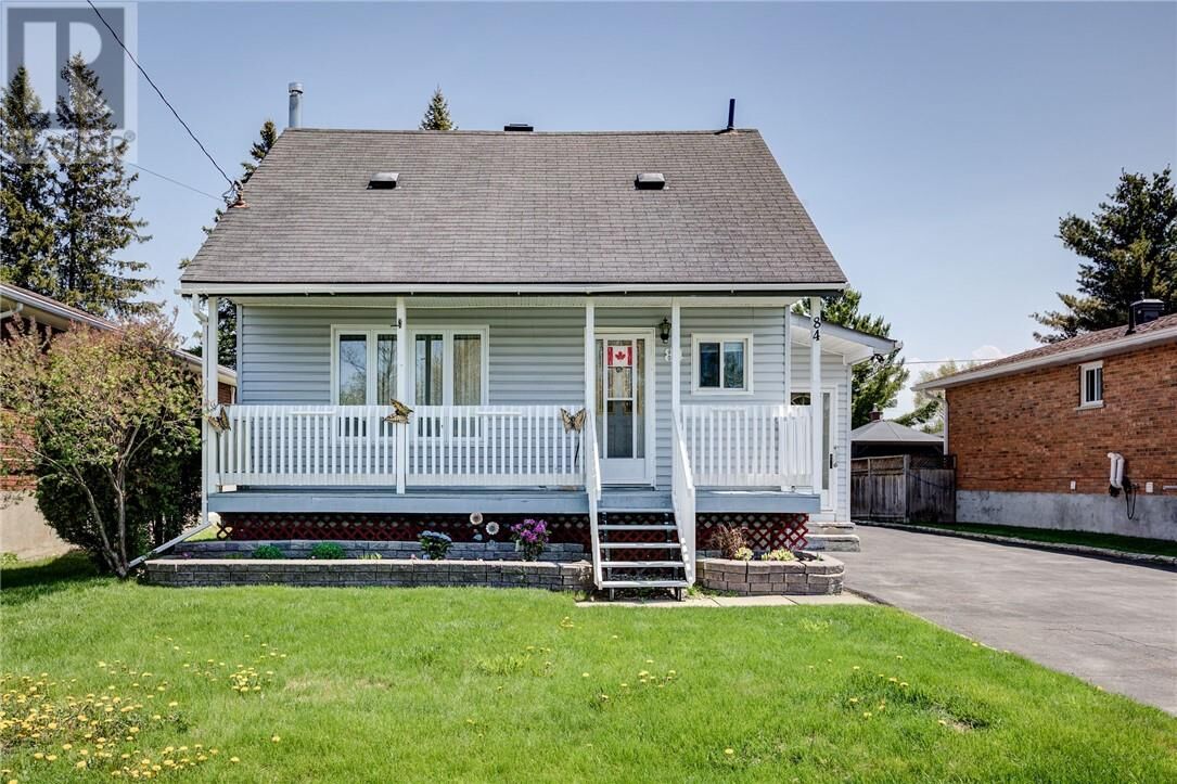 Property Photo:  84 Victor  ON P3B 3R2 