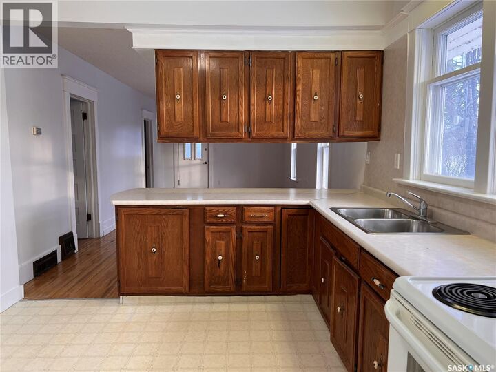 Property Photo:  215 7th Street E  SK S0A 4T0 