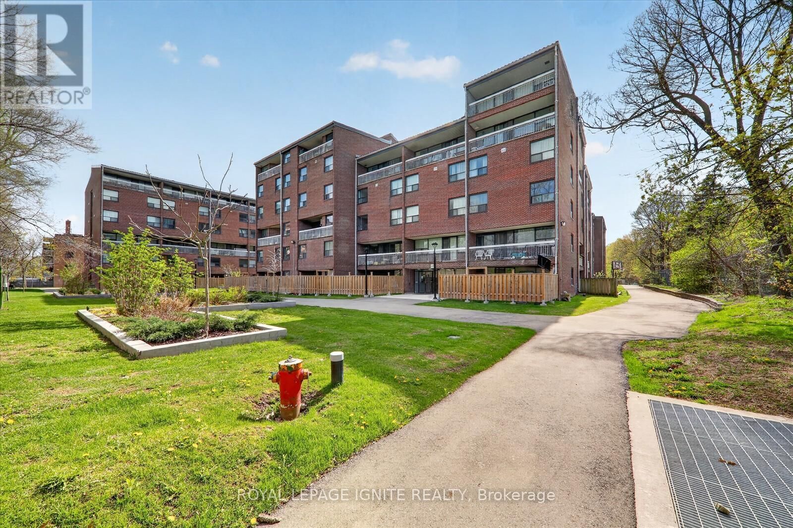 Property Photo: 4064 Lawrence Avenue East 602 ON M1E 4V6