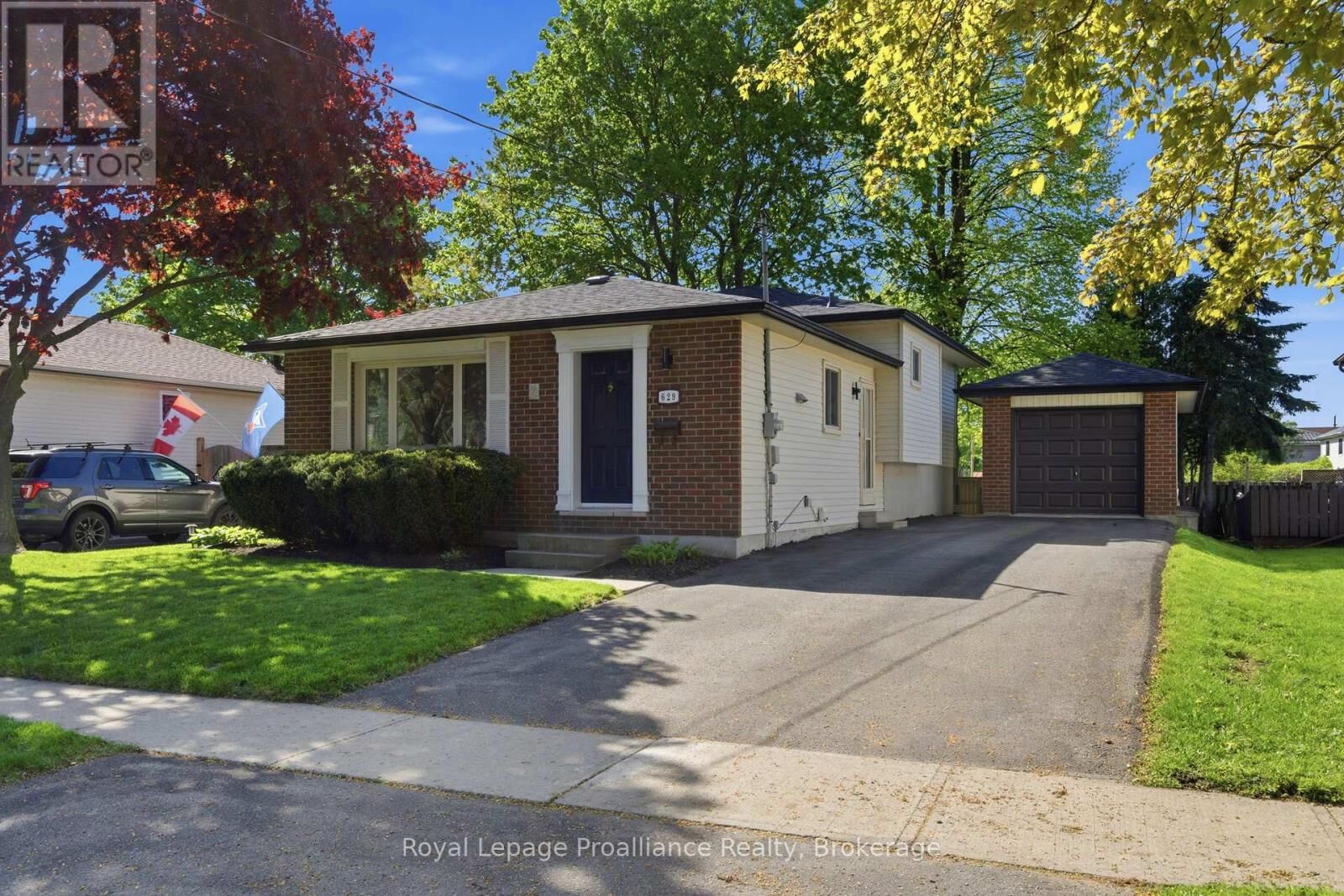 Property Photo: 629 Mackechnie Crescent ON K9A 4Y1