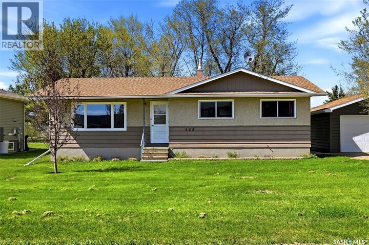 Property Photo:  125 Brownlee Avenue  SK S0G 3E0 