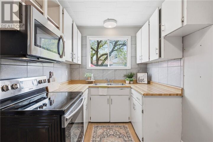 Property Photo: 311 Eleventh Avenue ON P3Y 1M8
