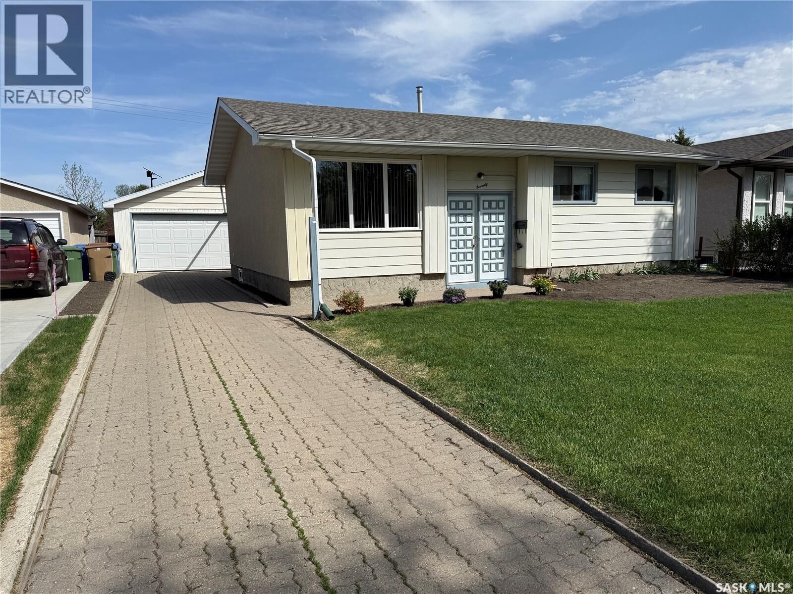 Property Photo:  70 Hatton Crescent  SK S4N 5K6 