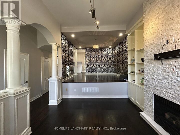 Property Photo: 3484 Eglinton Avenue West ON L5M 7P4