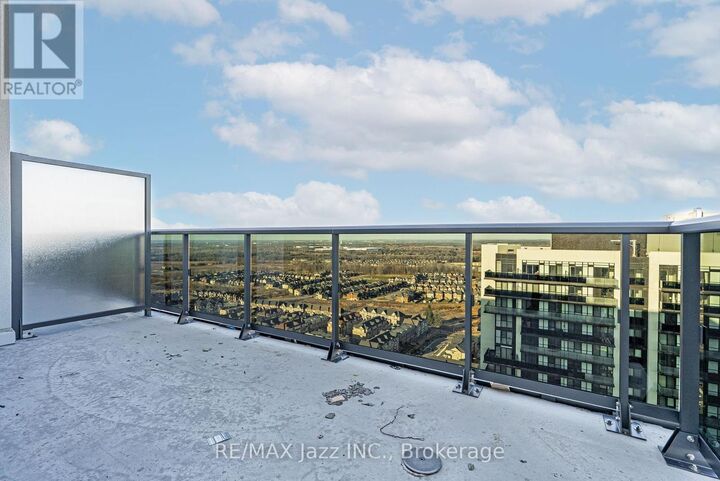 Property Photo:  2545 Simcoe Street North Ph 16  ON L1L 0W3 