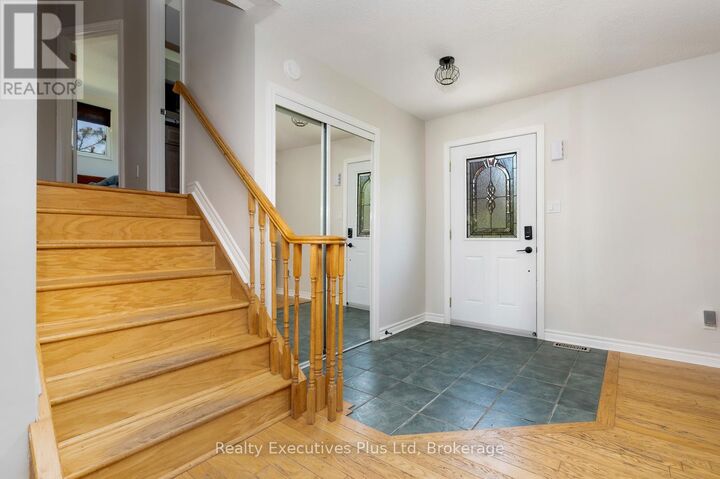 Property Photo:  24 McConkey Place  ON L4N 6H1 