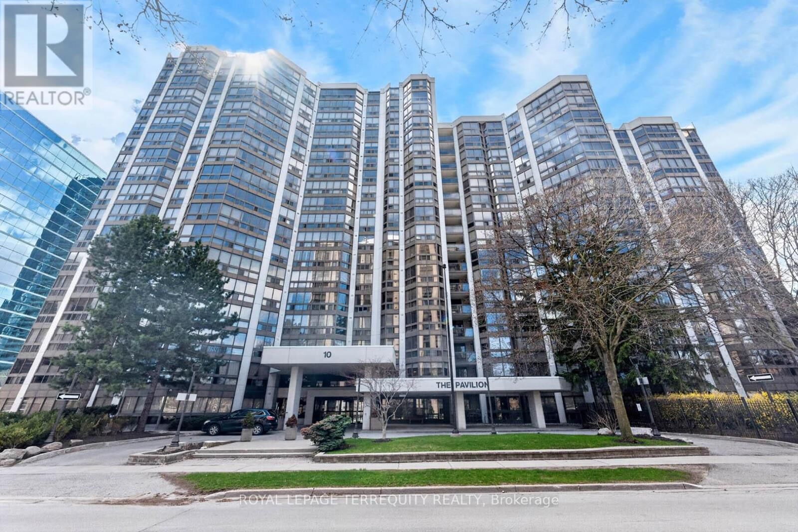 Property Photo: 10 Kenneth Avenue 1805 ON M2N 6K6