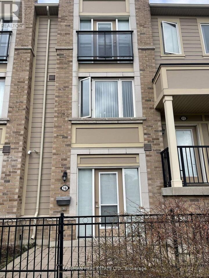 Property Photo: 3135 Boxford Crescent 16 ON L5M 0X1