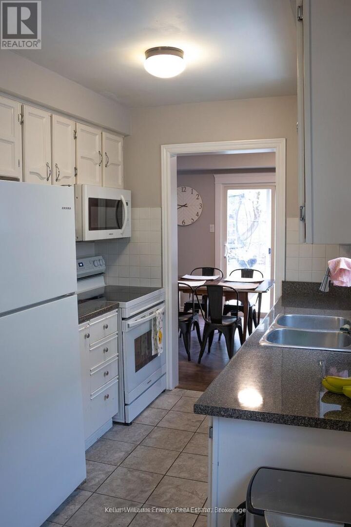Property Photo:  683 Grandview Drive  ON L1H 7V9 