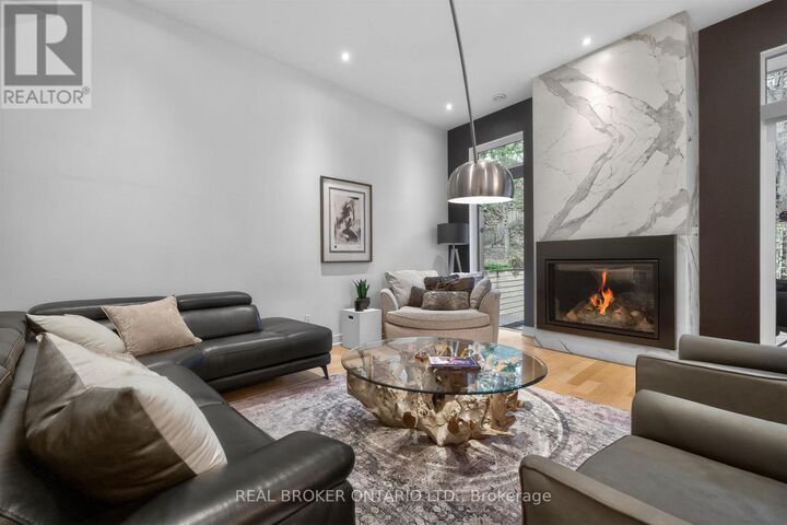 Property Photo:  88 South Kingsway Way  ON M6S 3T3 