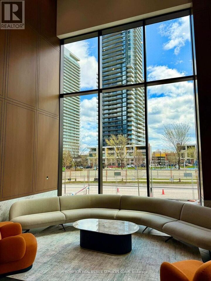 Property Photo:  18 Esther Shiner Boulevard 1812  ON M2K 0J7 