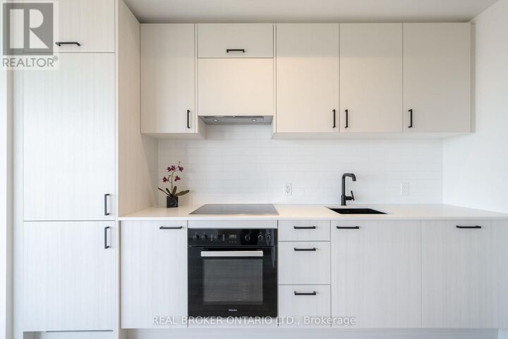Property Photo: 1 Quarrington Lane 3704 ON M3C 0S4