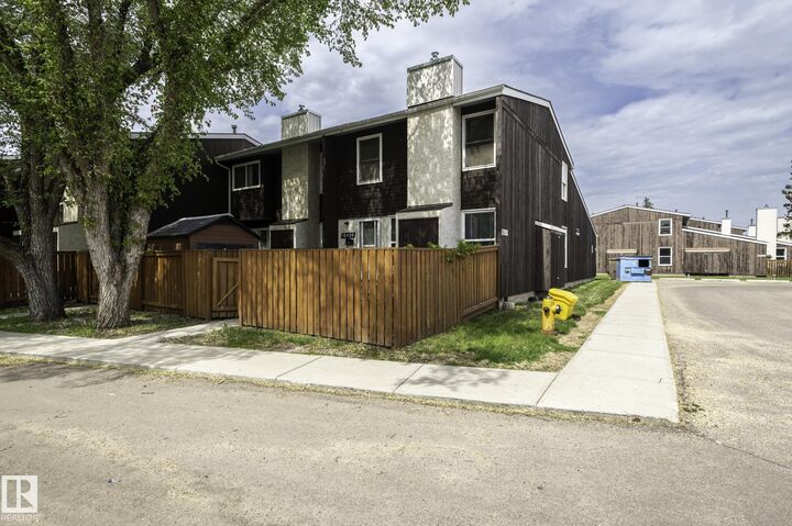 Property Photo:  18439 66 Avenue NW  AB T5T 1Z5 