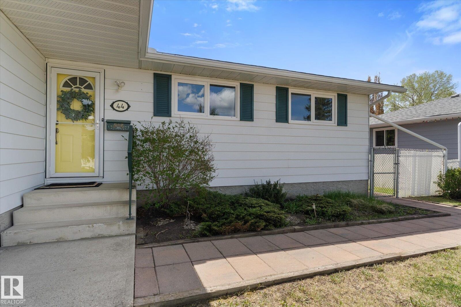 Property Photo:  44 Peace River Drive  AB T9G 1N4 