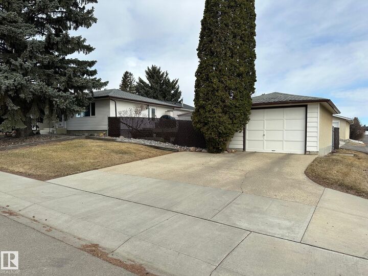 Property Photo:  7916 150 Avenue NW  AB T5C 2Y4 