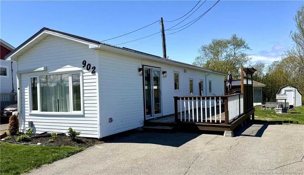 Property Photo: 902 Boulevard Des Acadiens NB E1W 1H6