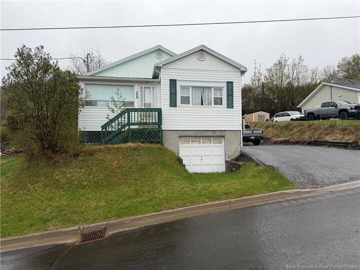 208 Ferguson Street — photo 1