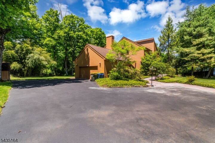 Property Photo:  20 Heather Ln  NJ 07920 