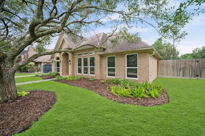 Property Photo: 1707 Crescent Green Drive TX 77094