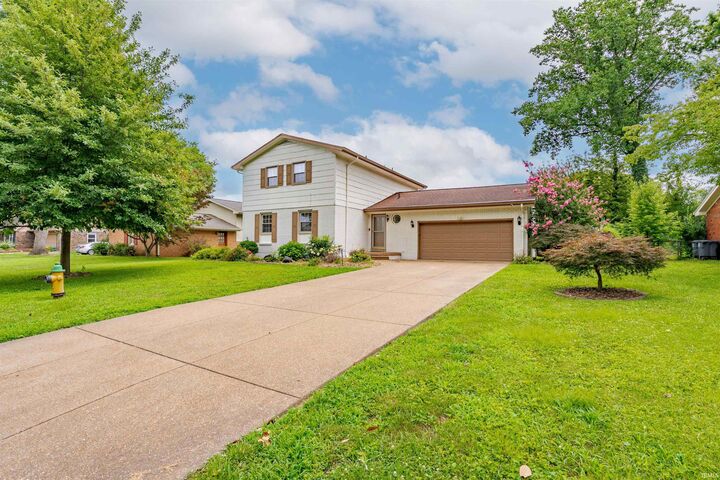 Property Photo: 208 Camden Court IN 47715