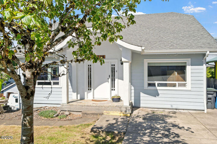 Property Photo:  335 NE Beech St Street  OR 97391 