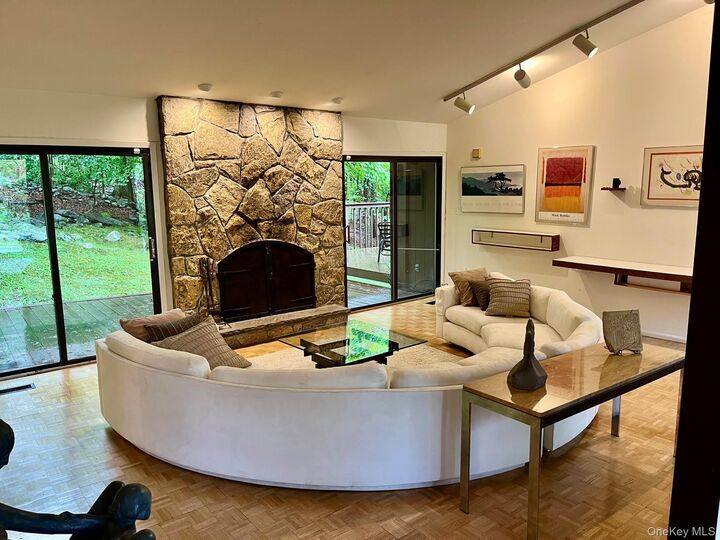 Property Photo:  19 Rolling Way  NY 10956 