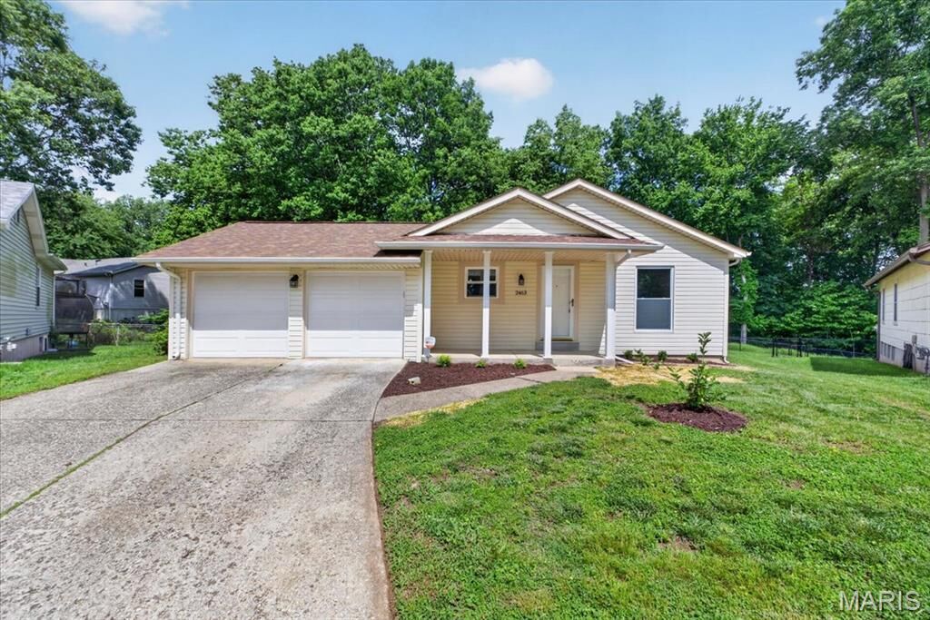 Property Photo:  2463 Village Glen Court  MO 63043 