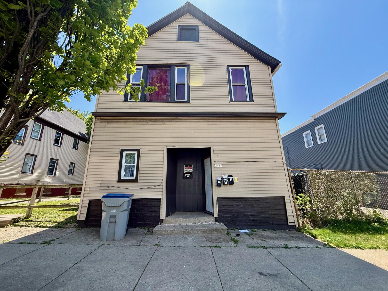 Property Photo:  2429 W Mitchell St  WI 53204 