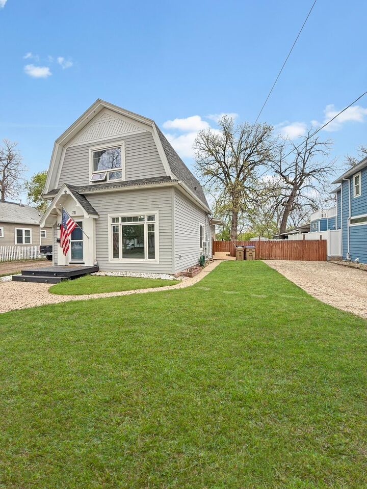 Property Photo:  711 1st Ave SE  ND 58701 