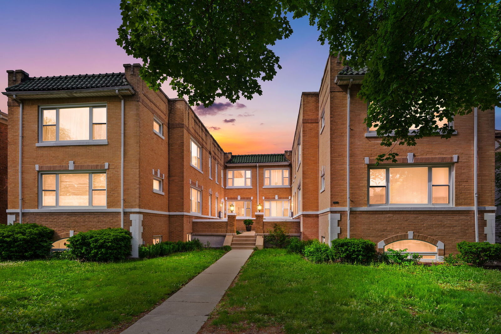 Property Photo:  5418 W Windsor Street 1N  IL 60630 
