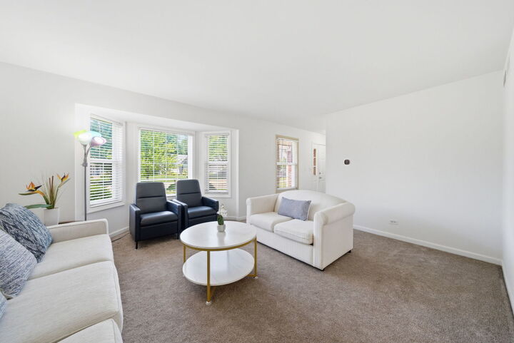 Property Photo:  636 Briarwood Lane  IL 60543 