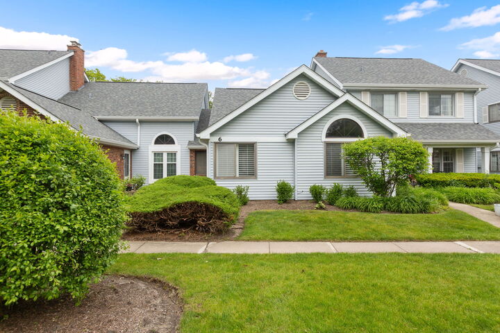 Property Photo: 6 Hastings Lane 6 IL 60069