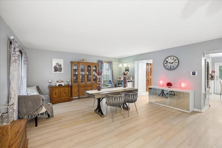 Property Photo:  75 Rodenburg Road  IL 60172 