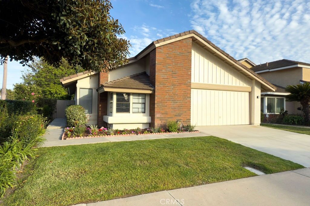 Property Photo:  1 Autumn Oak  CA 92604 