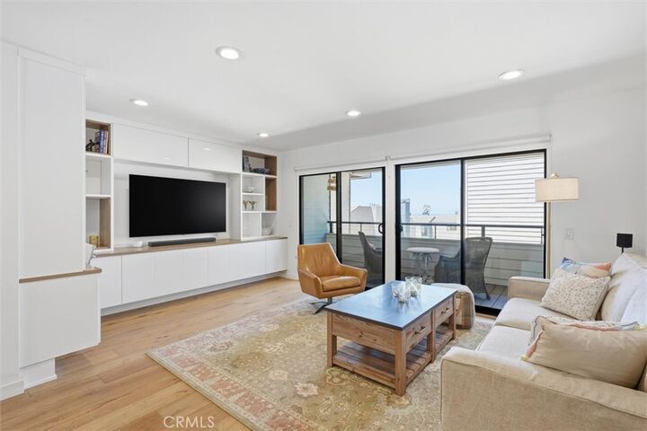 Property Photo:  439 Camino De Las Colinas  CA 90277 