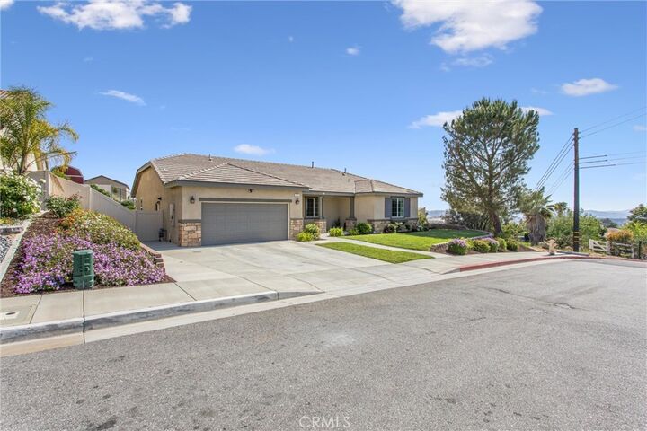 Property Photo:  402 Buena Mesa Dr  CA 92320 