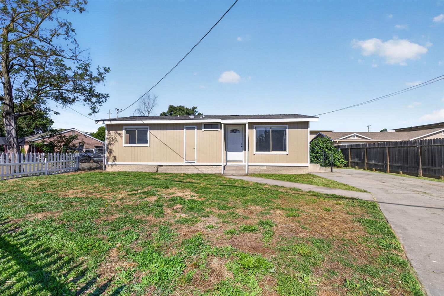 Property Photo:  2715 Altos Avenue  CA 95815 
