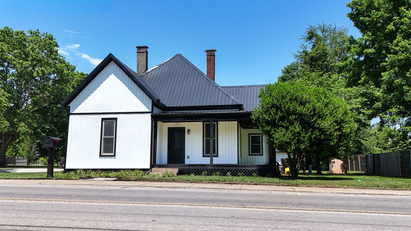 Property Photo: 203 College St TN 37148