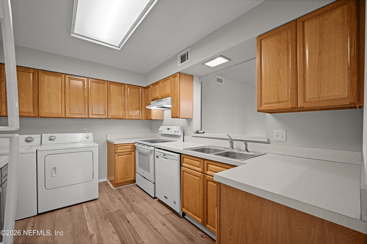 Property Photo:  7749 Las Palmas Way 138  FL 32256 