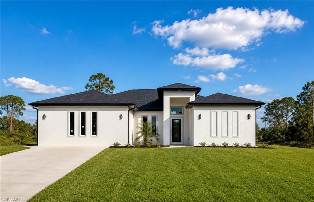 Property Photo: 713 Da Vinci Ave S FL 33974