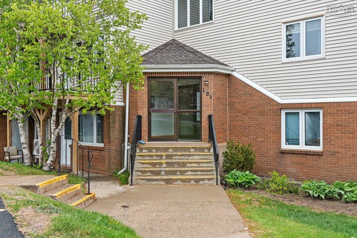 303 131 Farnham Gate Road — photo 1