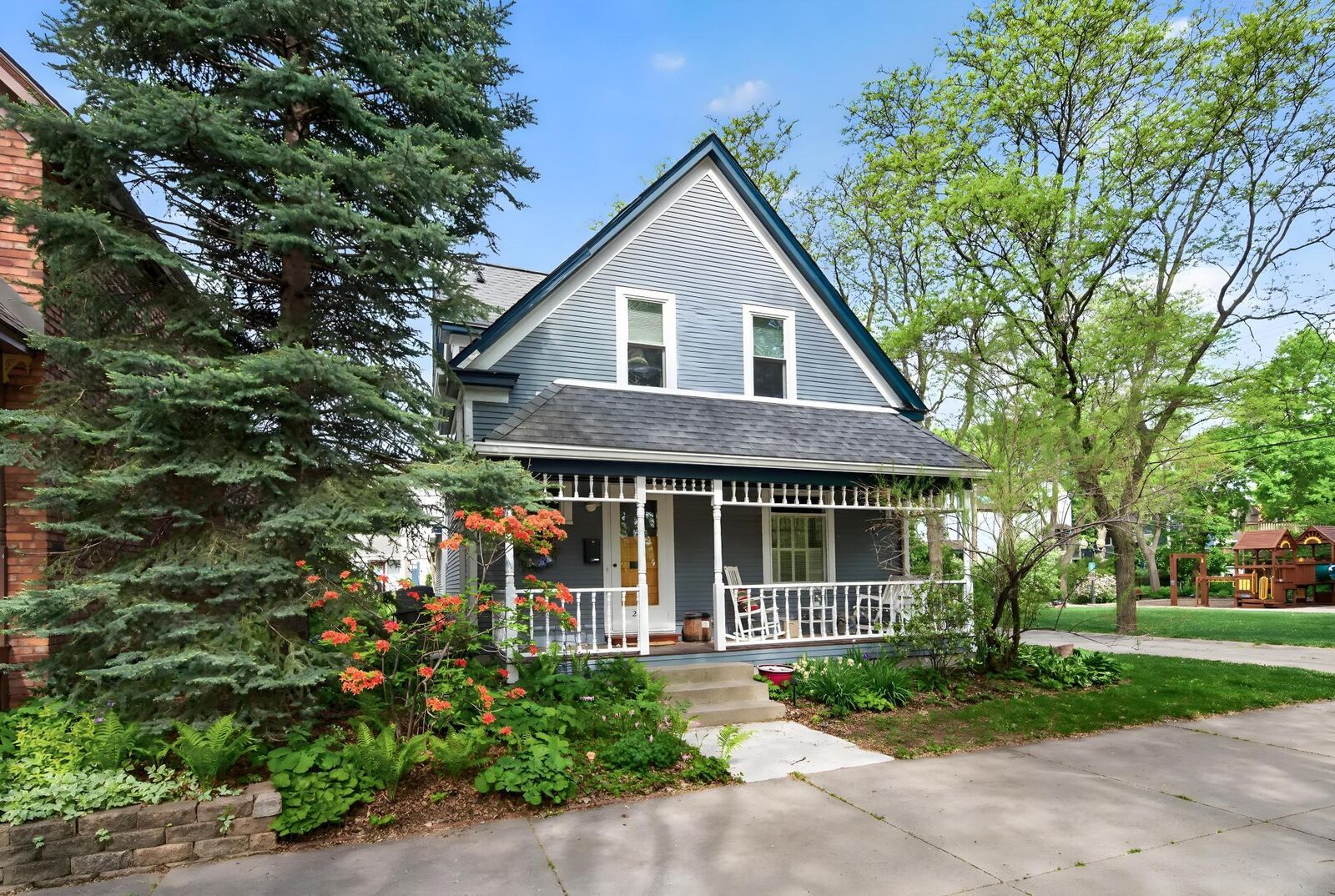 Property Photo:  2200 Milwaukee Avenue  MN 55404 