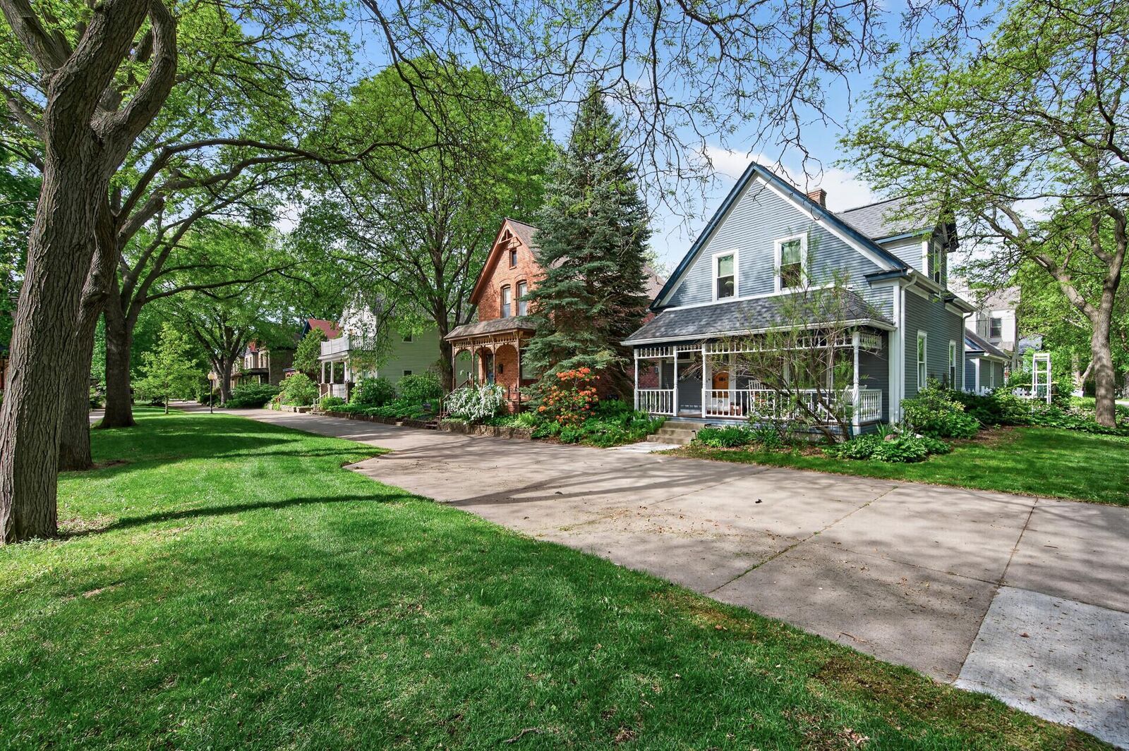 Property Photo:  2200 Milwaukee Avenue  MN 55404 
