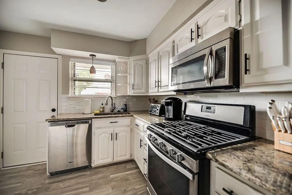 Property Photo: 6501 E Mockingbird Lane TX 75214